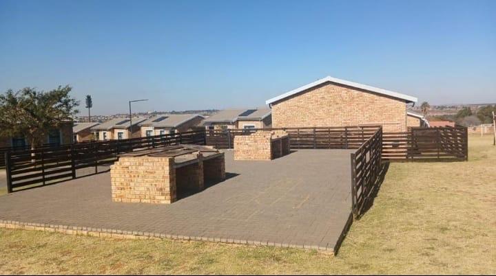 1 Bedroom Property for Sale in Groblerpark Gauteng
