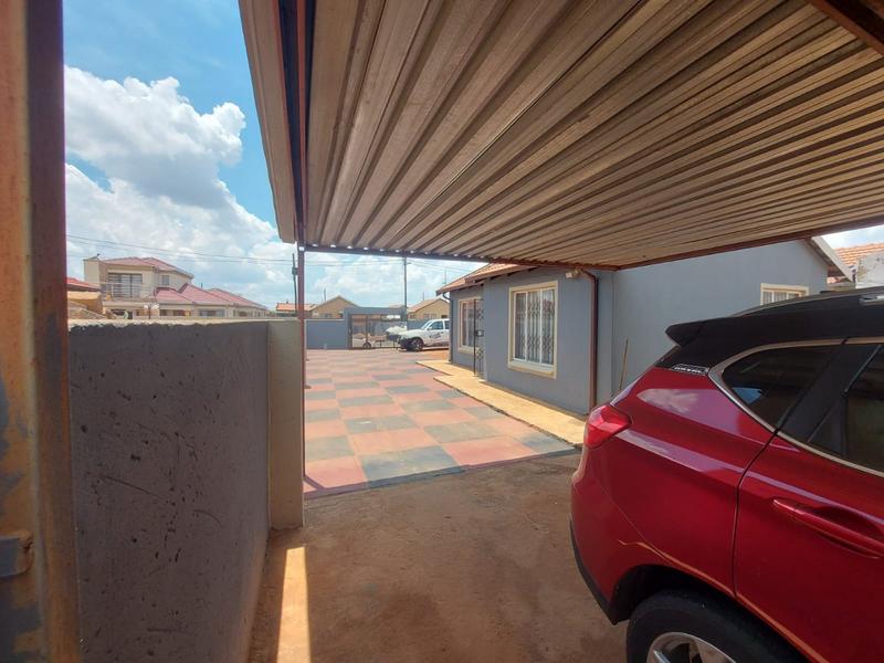 2 Bedroom Property for Sale in Protea Glen Gauteng