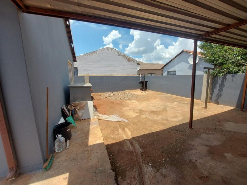 2 Bedroom Property for Sale in Protea Glen Gauteng