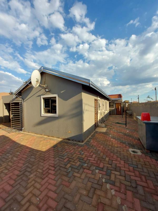 3 Bedroom Property for Sale in Protea Glen Gauteng