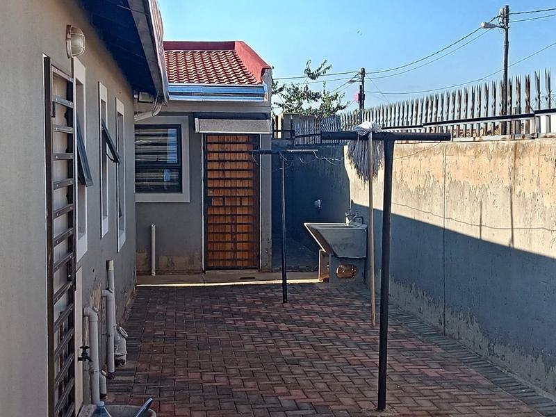 3 Bedroom Property for Sale in Protea Glen Gauteng