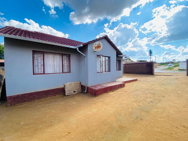 2 Bedroom Property for Sale in Toekomsrus Gauteng
