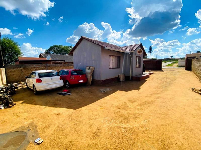 2 Bedroom Property for Sale in Toekomsrus Gauteng