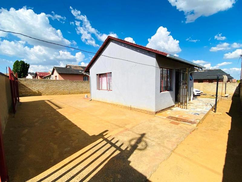 2 Bedroom Property for Sale in Toekomsrus Gauteng