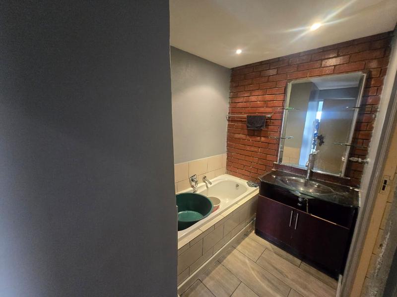 To Let 1 Bedroom Property for Rent in Braamfontein Gauteng