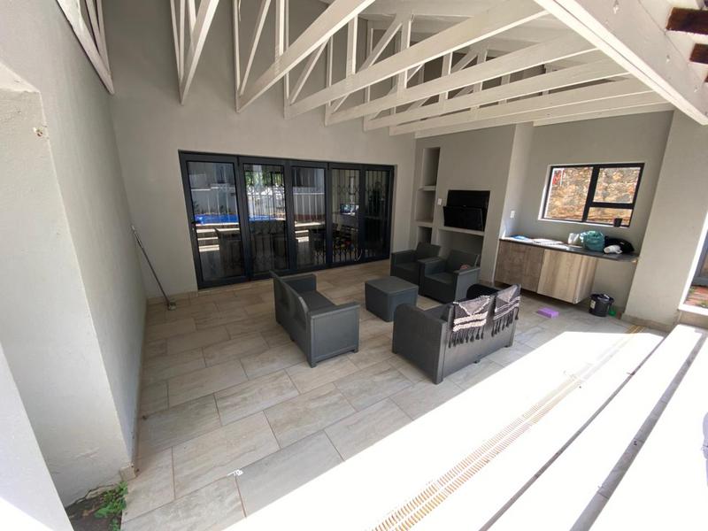 5 Bedroom Property for Sale in Weltevreden Park Gauteng