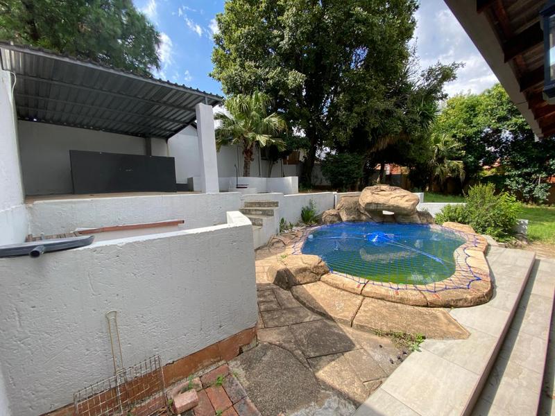 5 Bedroom Property for Sale in Weltevreden Park Gauteng