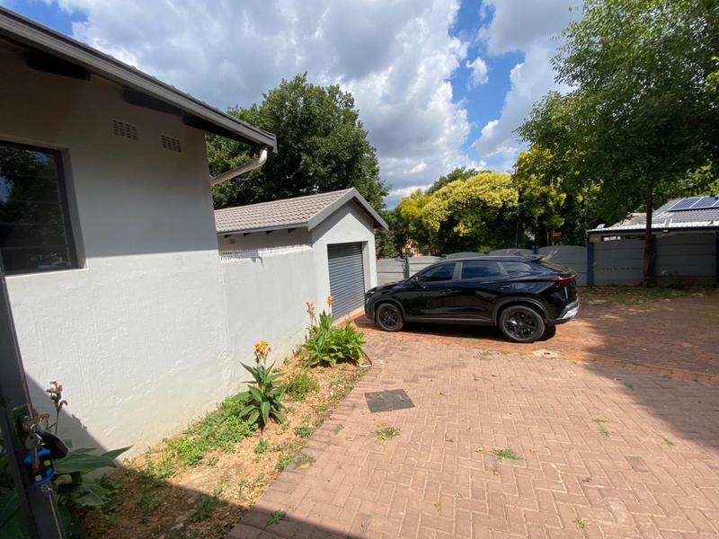 5 Bedroom Property for Sale in Weltevreden Park Gauteng