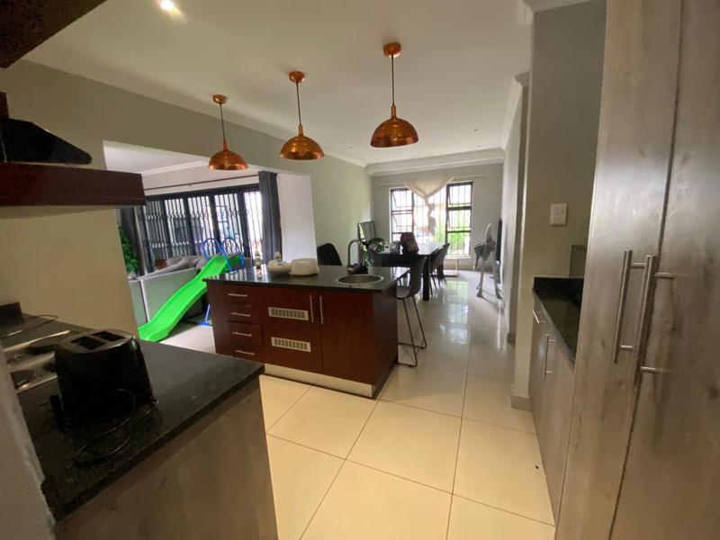 5 Bedroom Property for Sale in Weltevreden Park Gauteng