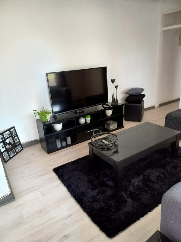 To Let 1 Bedroom Property for Rent in Edenvale Gauteng