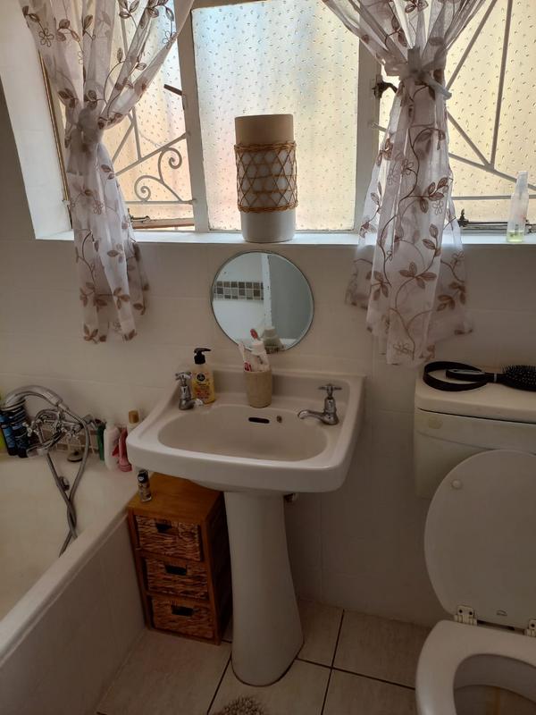 To Let 1 Bedroom Property for Rent in Edenvale Gauteng