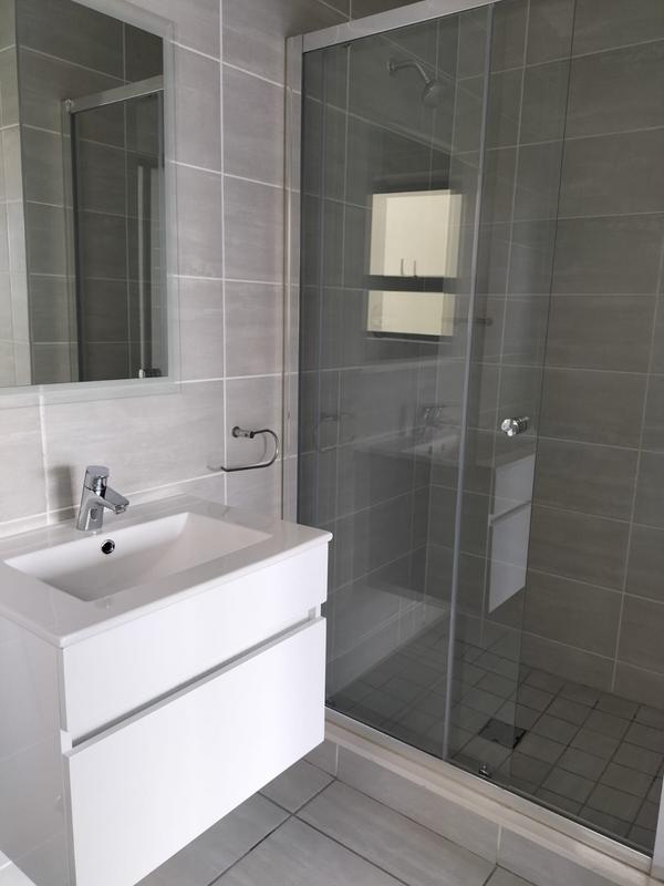 To Let 2 Bedroom Property for Rent in Waterfall Gauteng