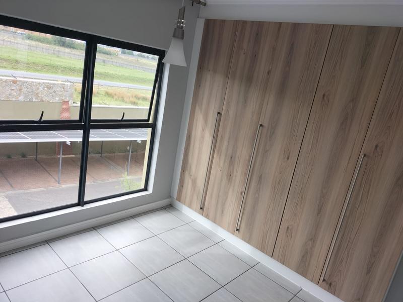 To Let 2 Bedroom Property for Rent in Waterfall Gauteng