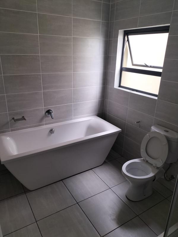 To Let 2 Bedroom Property for Rent in Waterfall Gauteng