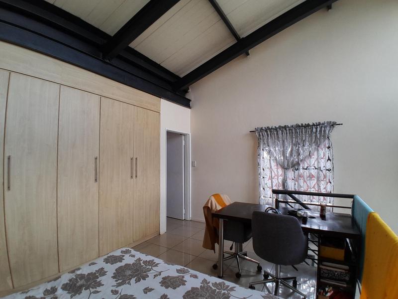 1 Bedroom Property for Sale in Rooihuiskraal North Gauteng