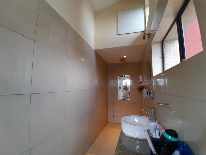 1 Bedroom Property for Sale in Rooihuiskraal North Gauteng