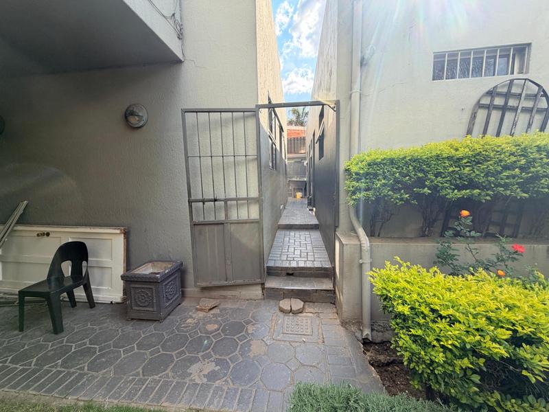 7 Bedroom Property for Sale in Claudius Gauteng