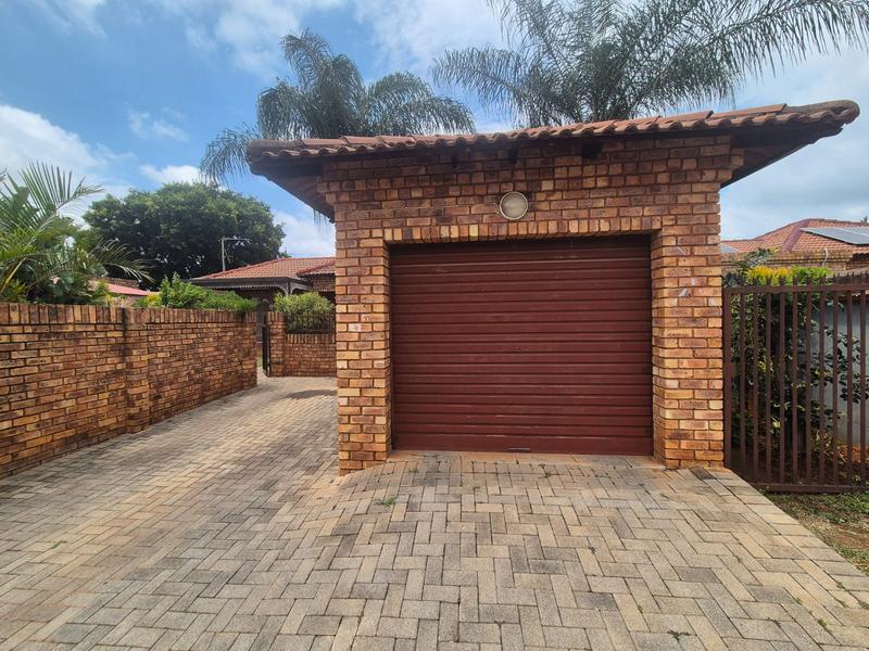 2 Bedroom Property for Sale in Theresa Park Gauteng