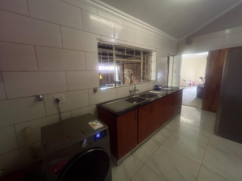 5 Bedroom Property for Sale in Dorandia Gauteng