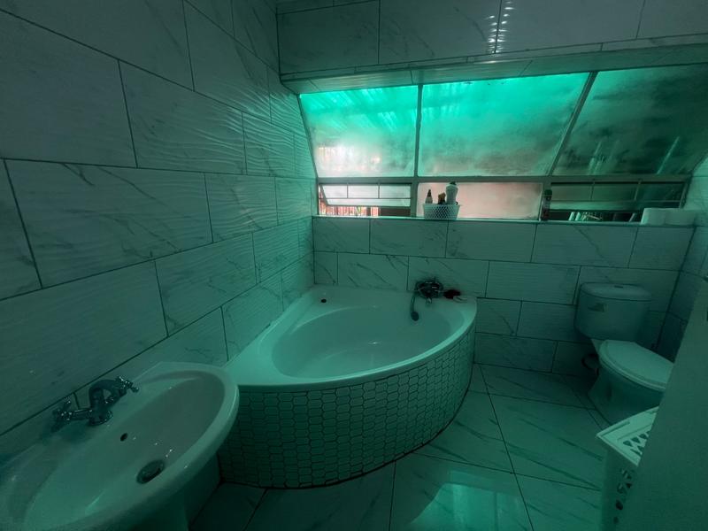 5 Bedroom Property for Sale in Dorandia Gauteng