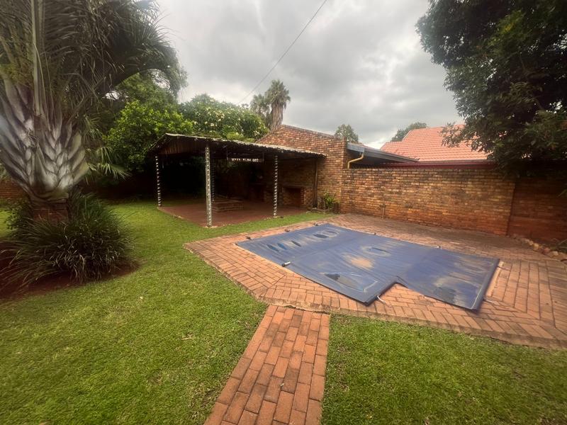 5 Bedroom Property for Sale in Dorandia Gauteng