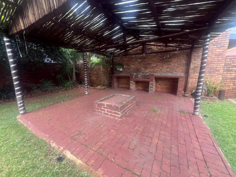 5 Bedroom Property for Sale in Dorandia Gauteng