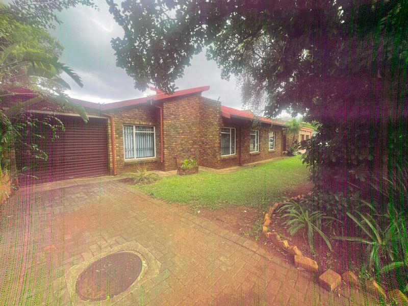 5 Bedroom Property for Sale in Dorandia Gauteng