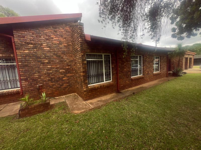 5 Bedroom Property for Sale in Dorandia Gauteng