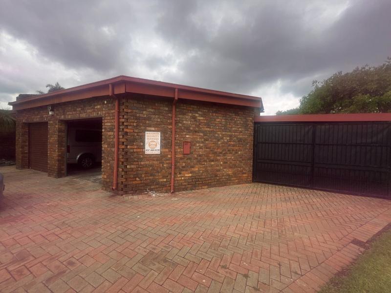 5 Bedroom Property for Sale in Dorandia Gauteng