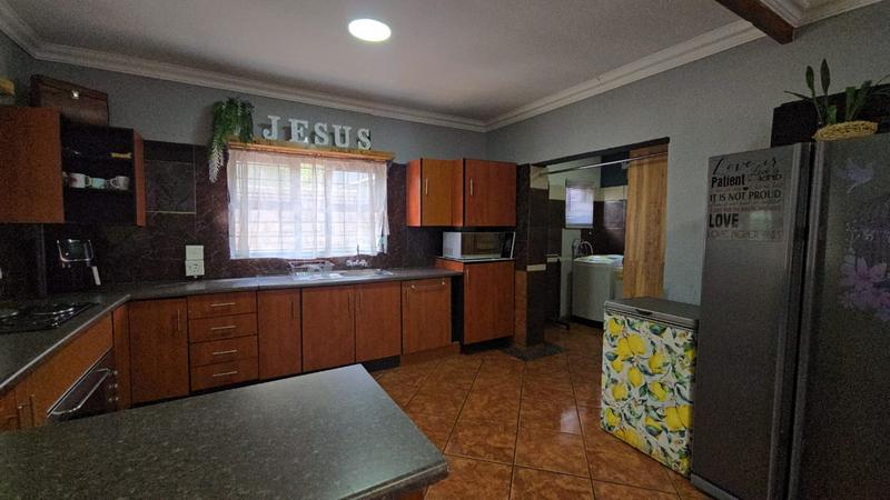 5 Bedroom Property for Sale in Pretoria North Gauteng