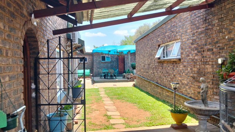 5 Bedroom Property for Sale in Suiderberg Gauteng