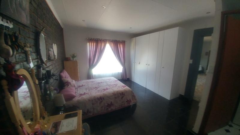 5 Bedroom Property for Sale in Suiderberg Gauteng