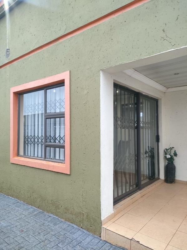 6 Bedroom Property for Sale in Ennerdale Gauteng