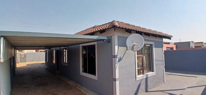 To Let 4 Bedroom Property for Rent in Protea Glen Gauteng