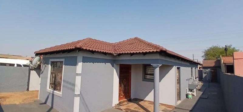 To Let 4 Bedroom Property for Rent in Protea Glen Gauteng