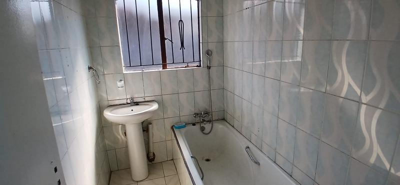To Let 4 Bedroom Property for Rent in Protea Glen Gauteng
