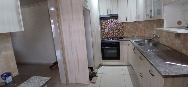 To Let 4 Bedroom Property for Rent in Protea Glen Gauteng