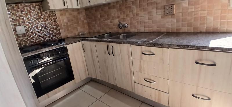 To Let 4 Bedroom Property for Rent in Protea Glen Gauteng
