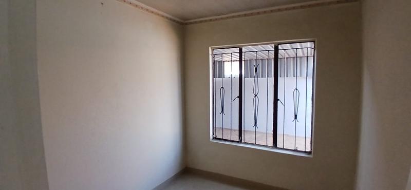 To Let 4 Bedroom Property for Rent in Protea Glen Gauteng