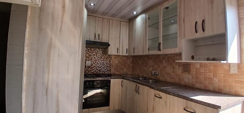 To Let 4 Bedroom Property for Rent in Protea Glen Gauteng