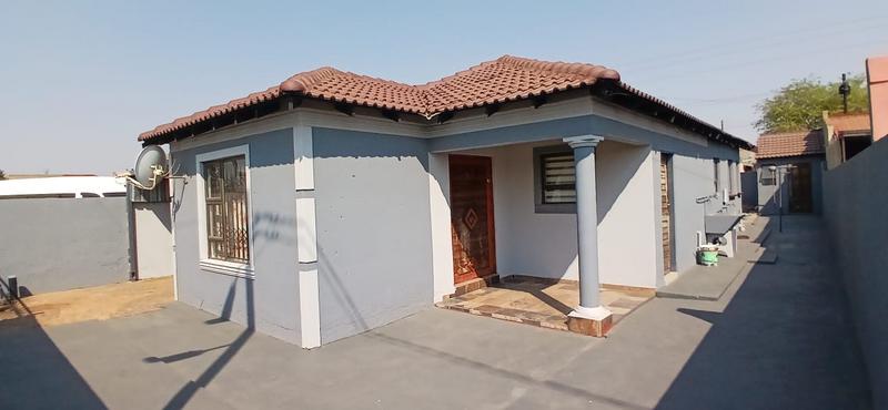To Let 4 Bedroom Property for Rent in Protea Glen Gauteng