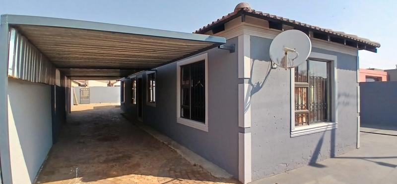 To Let 4 Bedroom Property for Rent in Protea Glen Gauteng
