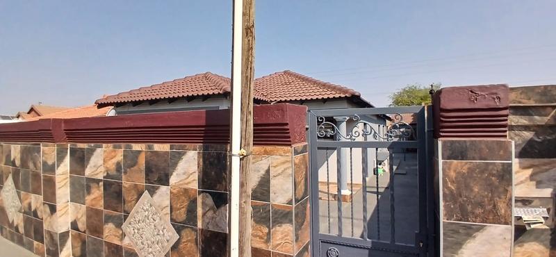 To Let 4 Bedroom Property for Rent in Protea Glen Gauteng