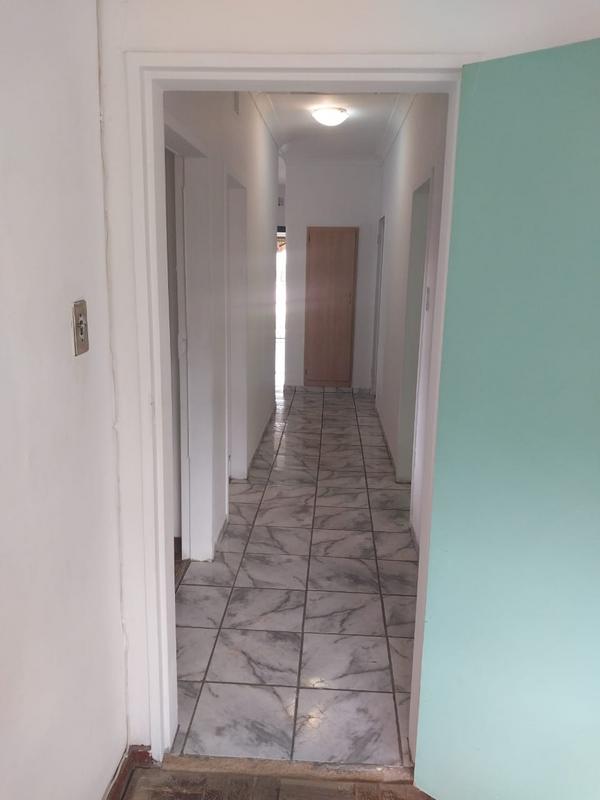 To Let 4 Bedroom Property for Rent in Booysens Gauteng