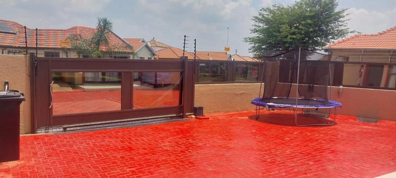 2 Bedroom Property for Sale in Dawn Park Gauteng