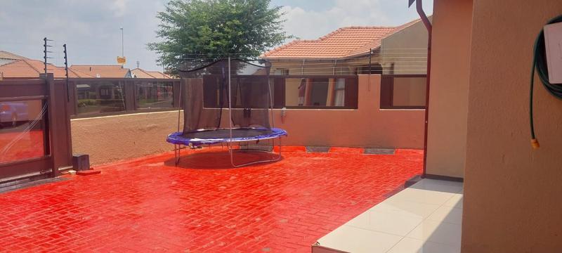 2 Bedroom Property for Sale in Dawn Park Gauteng
