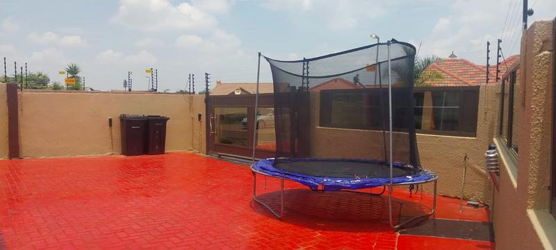 2 Bedroom Property for Sale in Dawn Park Gauteng