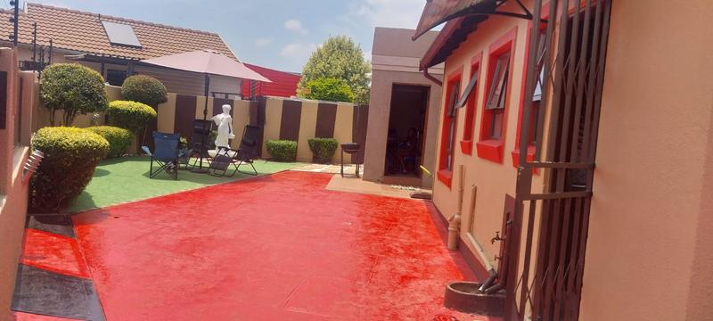 2 Bedroom Property for Sale in Dawn Park Gauteng