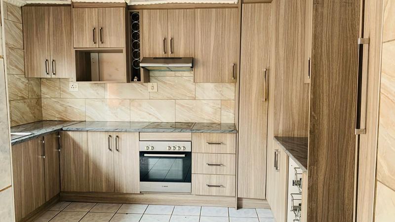 3 Bedroom Property for Sale in Protea North Gauteng