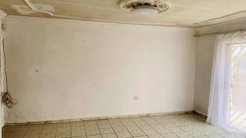 3 Bedroom Property for Sale in Protea North Gauteng